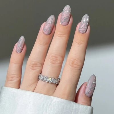 nail art glitter matrimonio invitata
